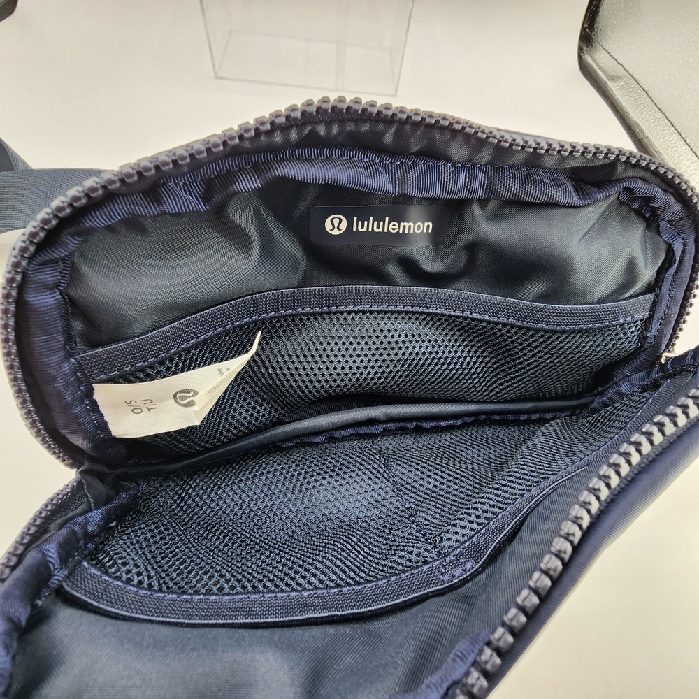 Lululemon x Peloton Everywhere Belt Bag 1L True Navy Adjustable Strap NEW w/ Tag - Picture 11 of 15
